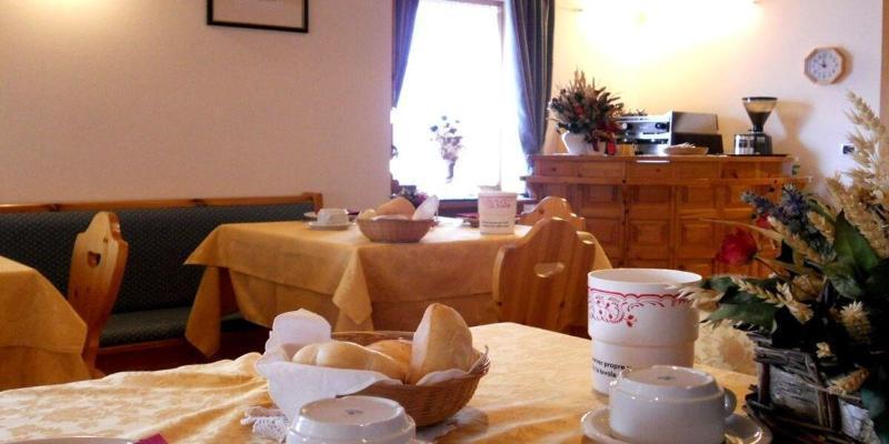 Hotel Garni Manuela Cavalese Esterno foto