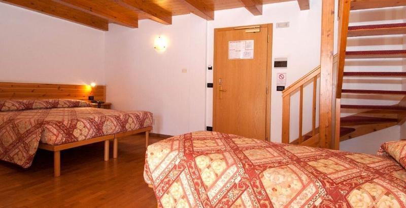 Hotel Garni Manuela Cavalese Esterno foto