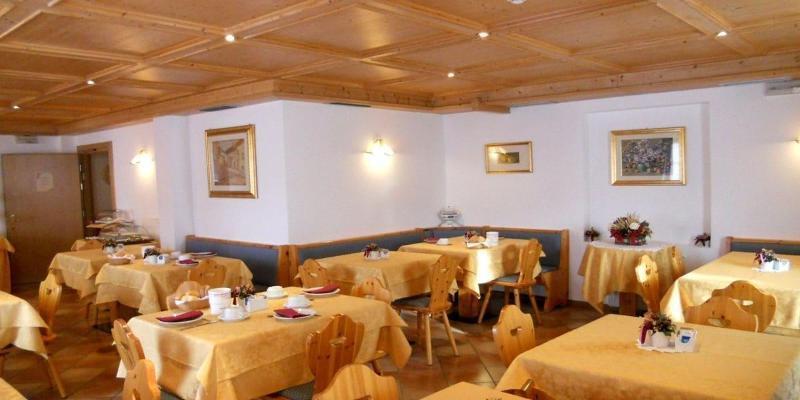 Hotel Garni Manuela Cavalese Esterno foto