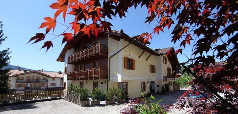 Hotel Garni Manuela Cavalese Esterno foto
