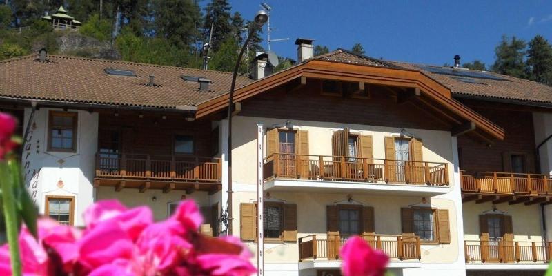 Hotel Garni Manuela Cavalese Esterno foto