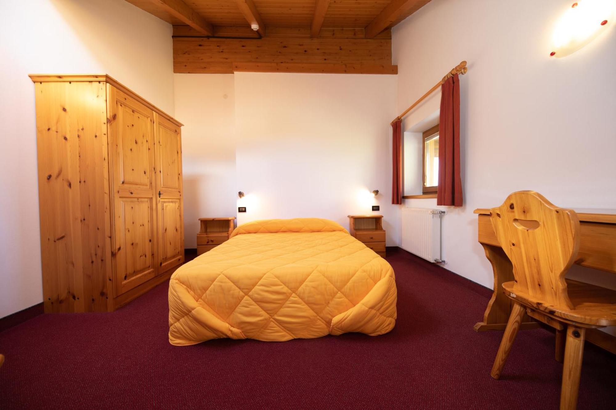 Hotel Garni Manuela Cavalese Esterno foto
