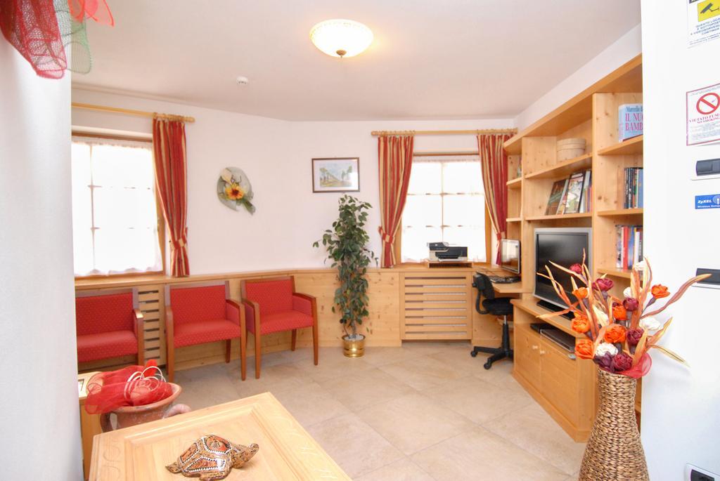 Hotel Garni Manuela Cavalese Esterno foto