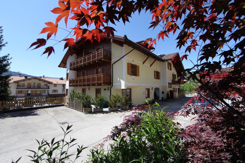 Hotel Garni Manuela Cavalese Esterno foto