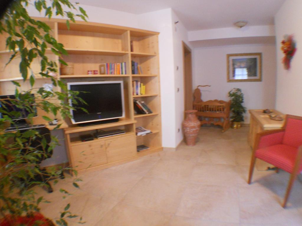 Hotel Garni Manuela Cavalese Esterno foto