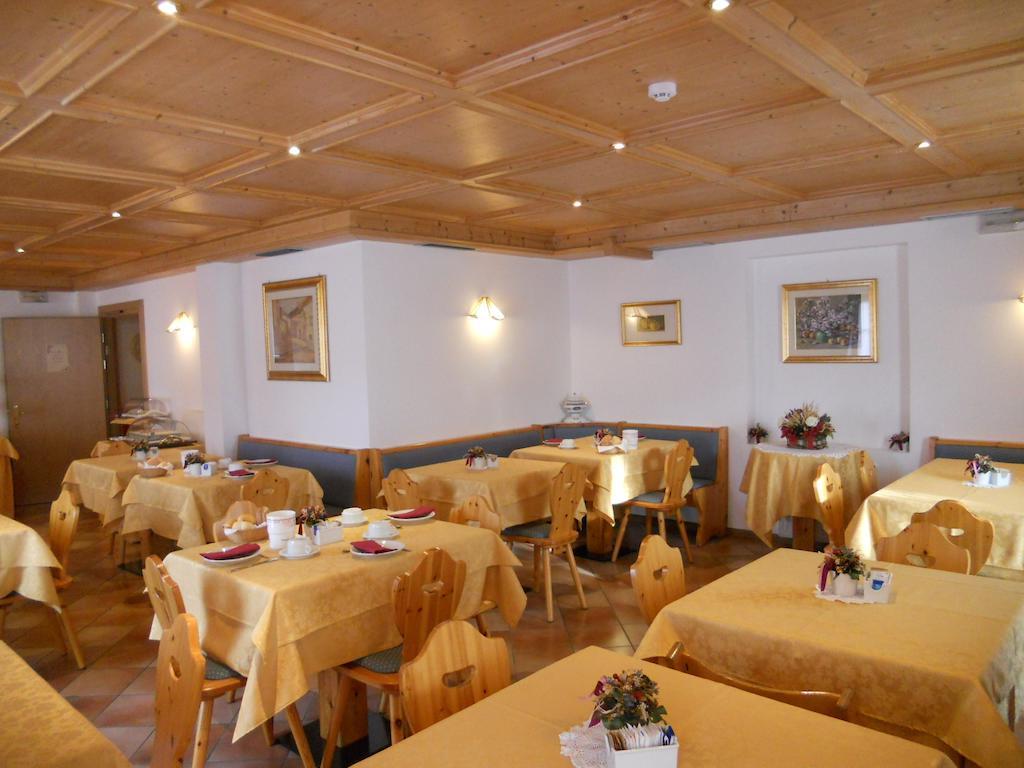 Hotel Garni Manuela Cavalese Esterno foto